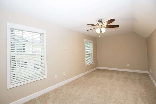 Building Photo - Charming 3 bed, 2.5 bath home with bonus t...