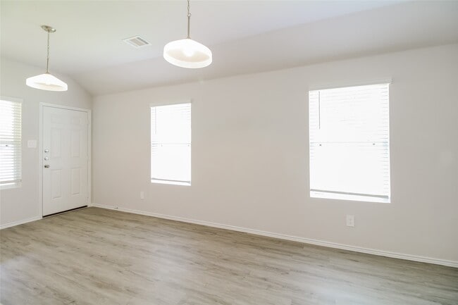 Building Photo - 13421 Musky Dr