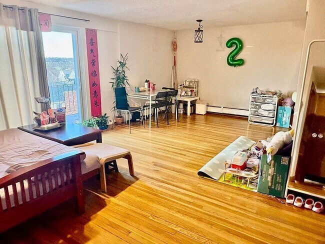 Building Photo - 80 Main St