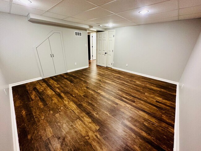 Building Photo - {10709}  Spacious Overland Park Duplex + T...