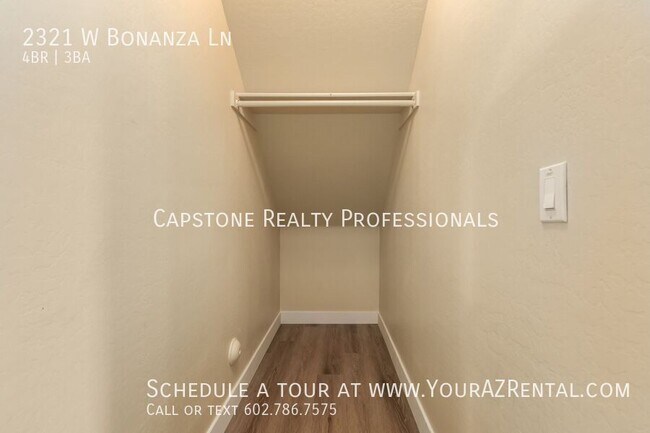 Building Photo - 2321 W Bonanza Ln