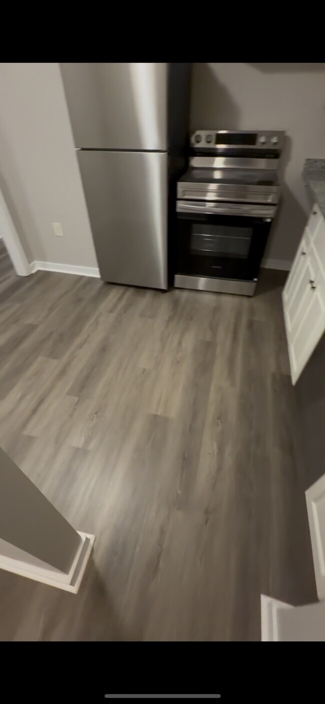 Building Photo - 85 Old Town Rd