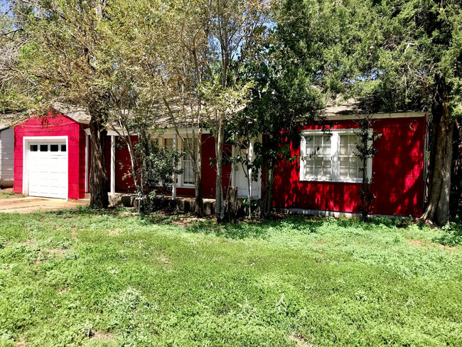 Pre-Leasing - 2 bed 1 bath - Pre-Leasing  - 2 bed 1 bath