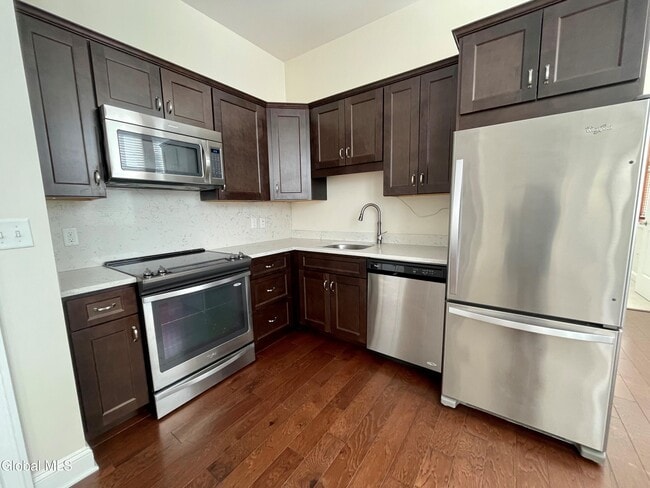 Building Photo - 233 Lake Ave