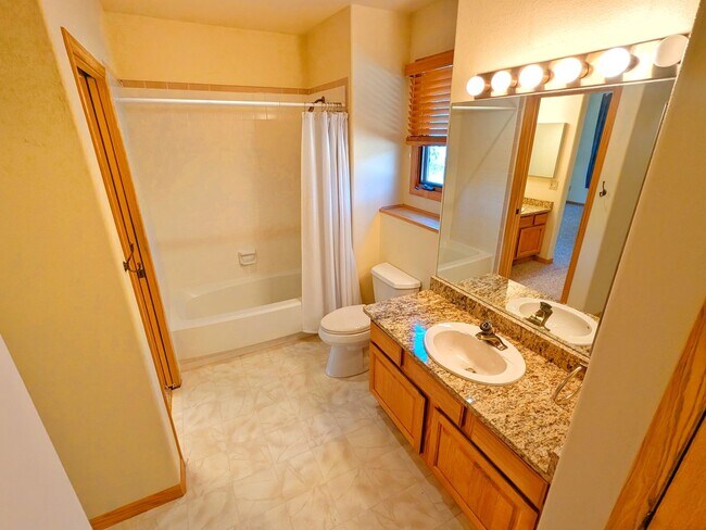 Building Photo - Beautiful Home In Monument