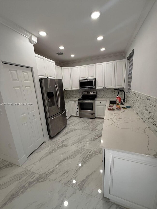 Building Photo - 721 NW 170th Terrace
