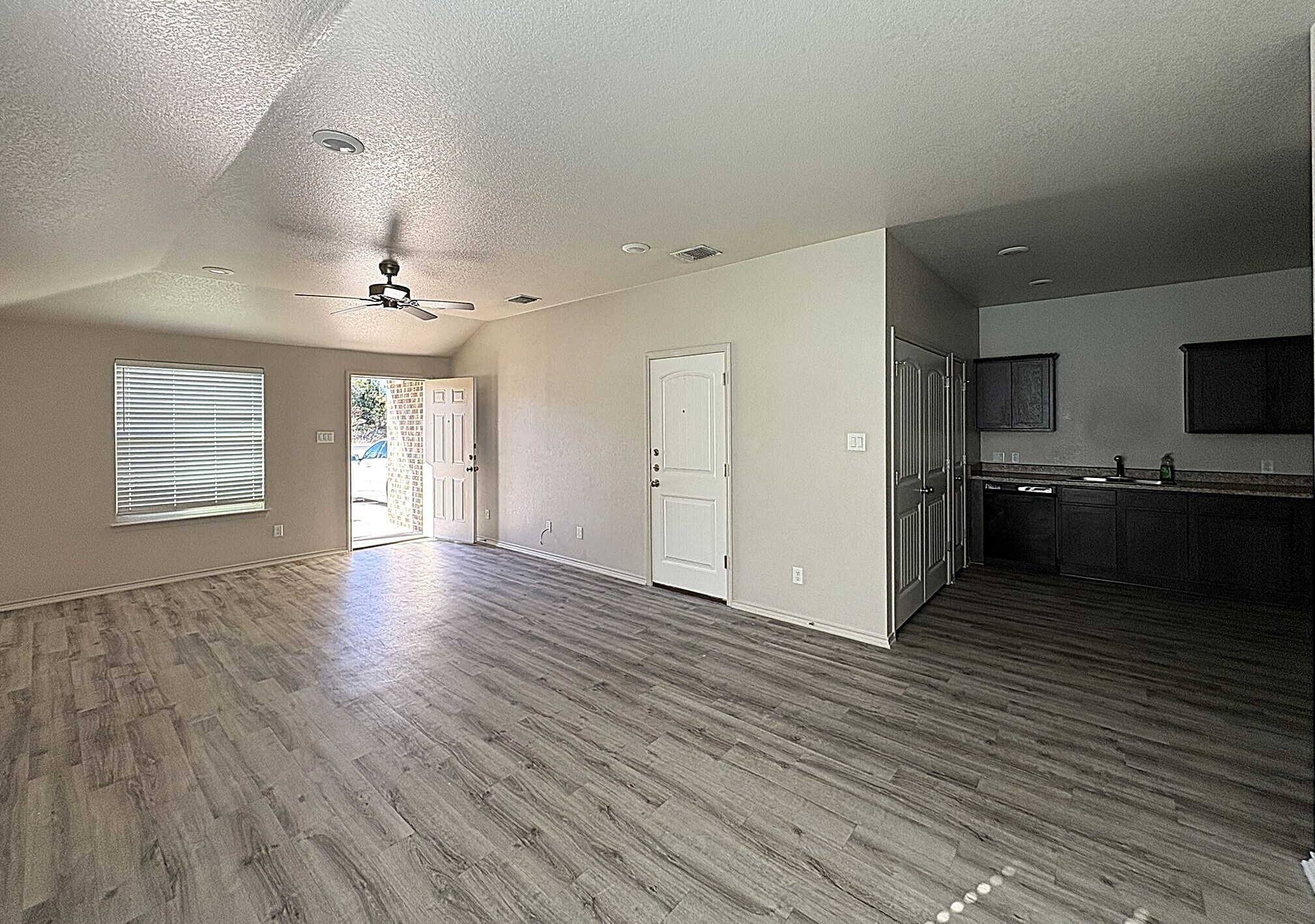 Building Photo - 2412 FM 1113
