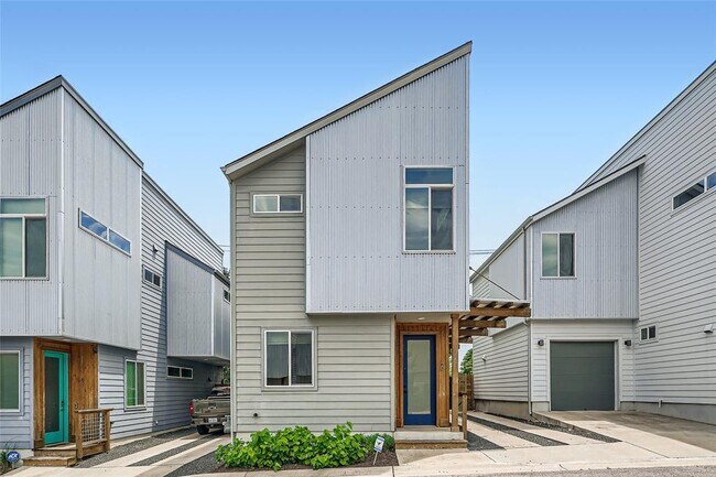 Building Photo - 801 N Bluff Dr