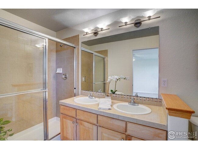 Building Photo - Bright & Beautiful 2-Level Condo in NoBo, available June 5th