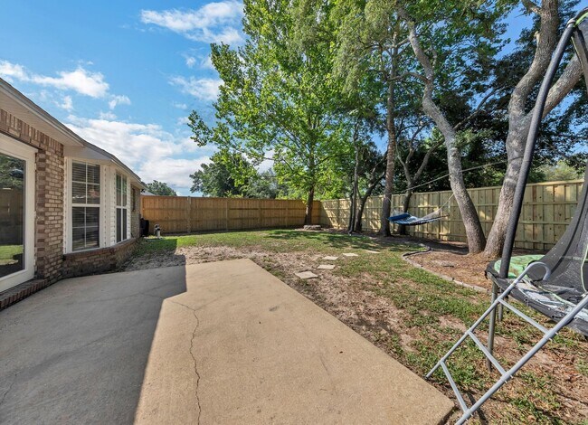 Building Photo - 4501 Parkwood Square