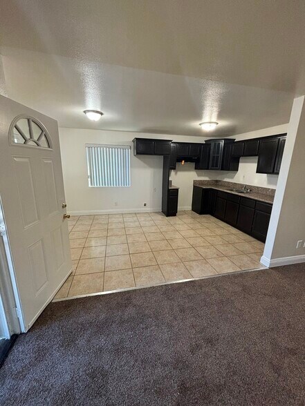 Building Photo - 834 1/2 E 77th St