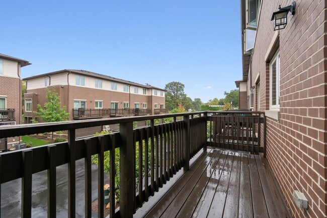 Building Photo - 39 Forest Ave