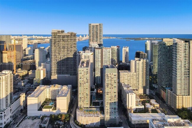 Building Photo - 1111 SW 1st Ave