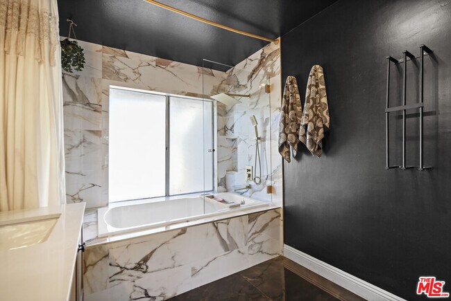 Building Photo - 5245 Coldwater Canyon Ave