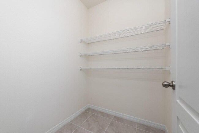Building Photo - 1296 Cascades Ave