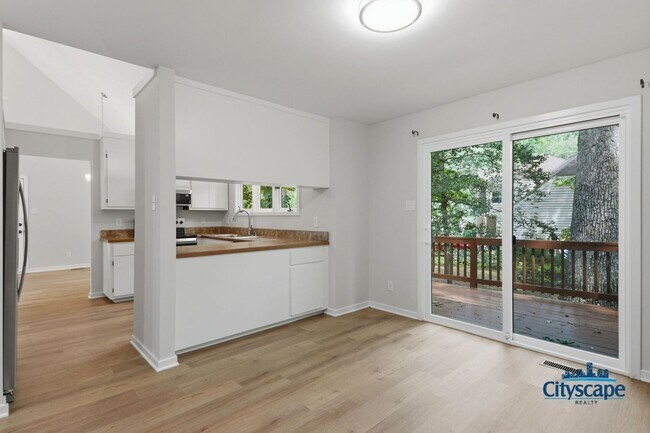 Building Photo - Swanky Brandermill Contemporary Home available NOW