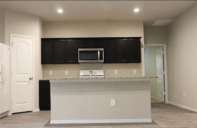 Building Photo - 40643 Creekside Blf Trl