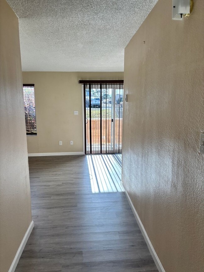 Building Photo - MOVE IN SPECIAL - 1/2 OFF THE 1ST MONTH RENT FOR THIS SUPER CUTE UNIT- RECENTLY REMODELED - ONLY ...