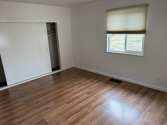 Building Photo - Wonderful 3 Bedroom, 2 Bath Home