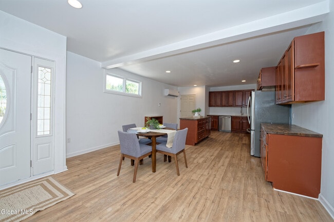 Building Photo - 714 NY-29