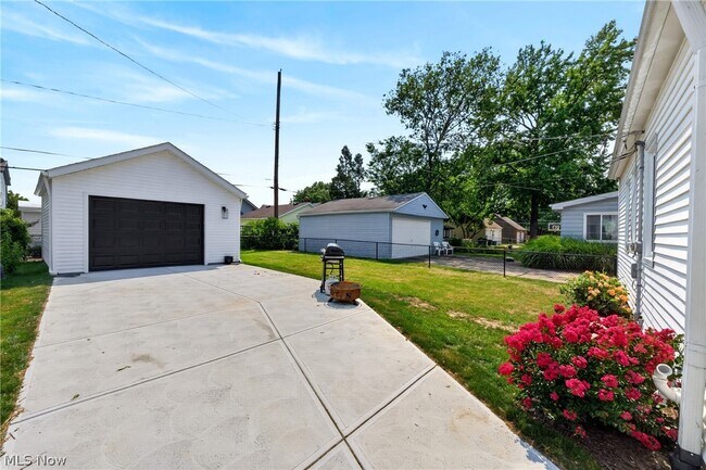 Building Photo - 19337 Telbir Ave