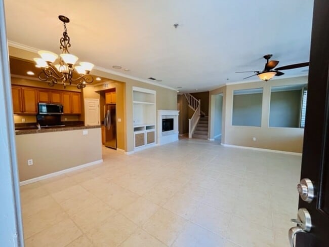 Building Photo - Beautiful 3BD/3BA, Two-Story Corner Unit C...