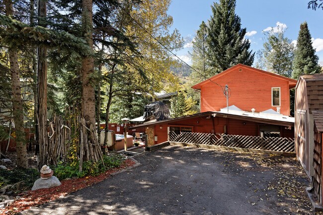 Building Photo - 311 Midland Ave