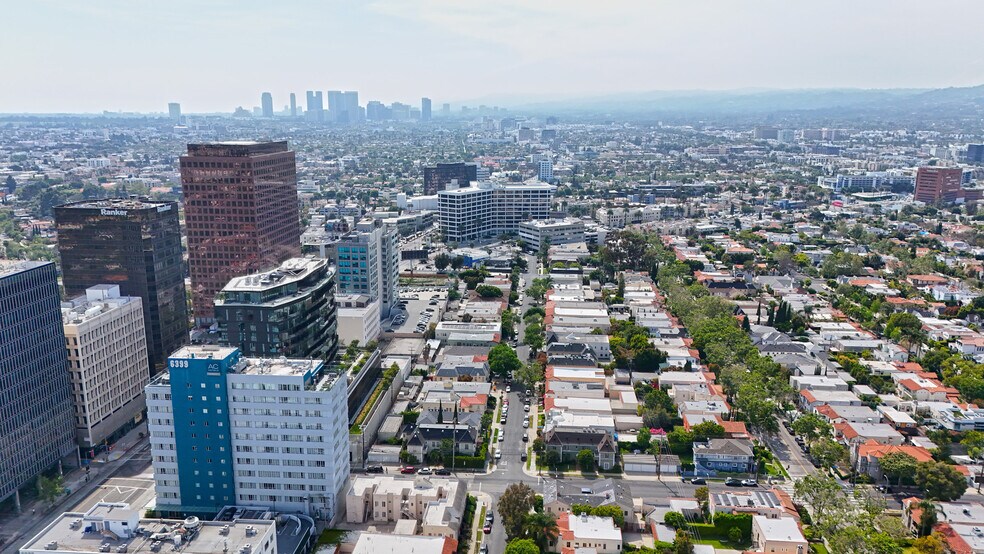 Building Photo - 657 S La Jolla Ave