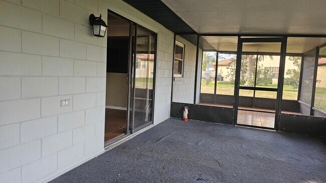 Building Photo - 1371 Melshire Ave