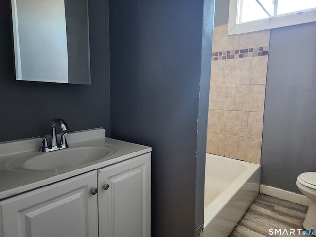 Building Photo - 538 Howard Ave