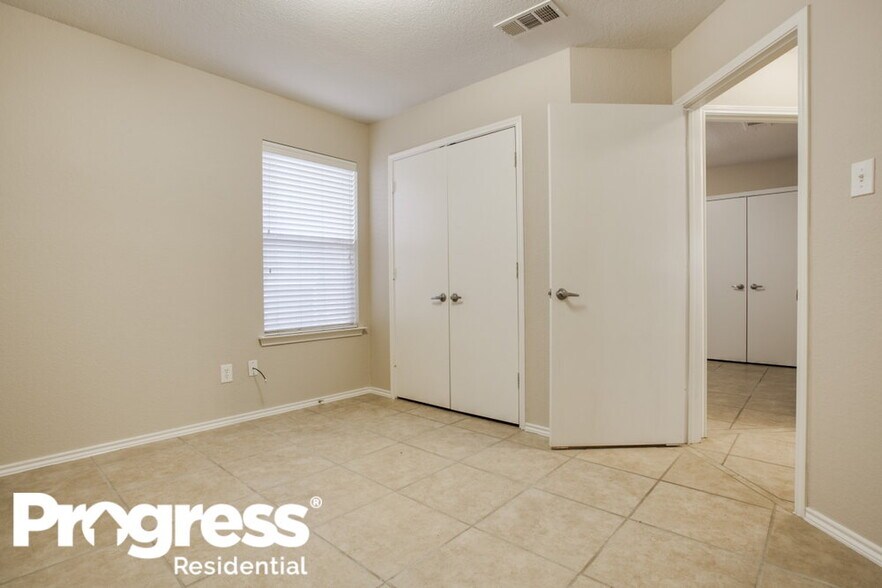 Building Photo - 2109 Ingrid Ln