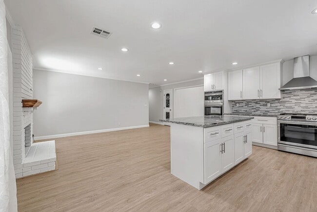 Building Photo - Remodeled 3-bedroom 2-bathroom Evergreen Home