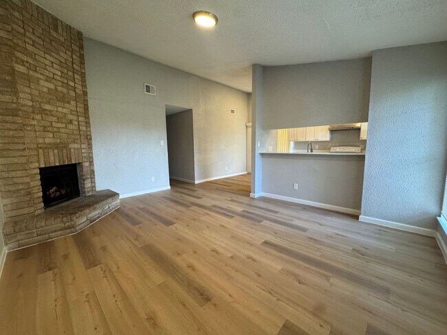 Building Photo - 11217 Pender Ln