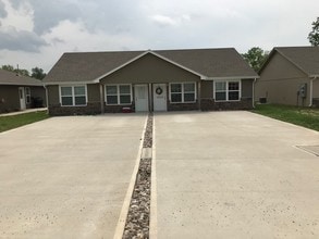 Building Photo - 602 W Gay St