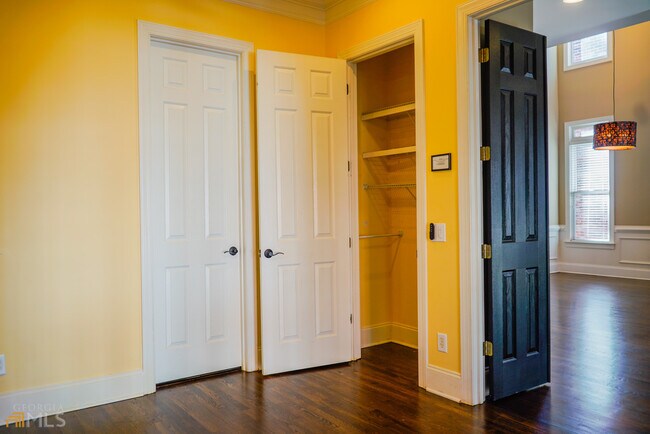 Building Photo - 1127 Ashton Bluff Dr NE