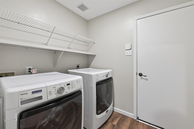 Building Photo - 21519 Sapphire Ct