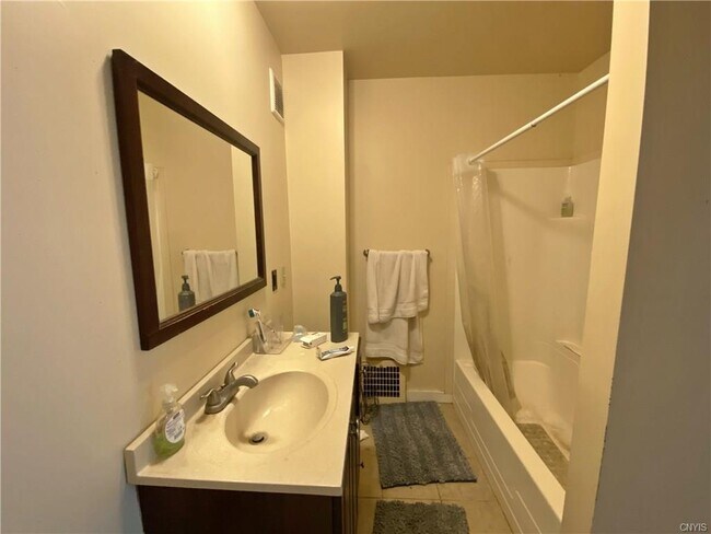 Building Photo - 208 Bassett St