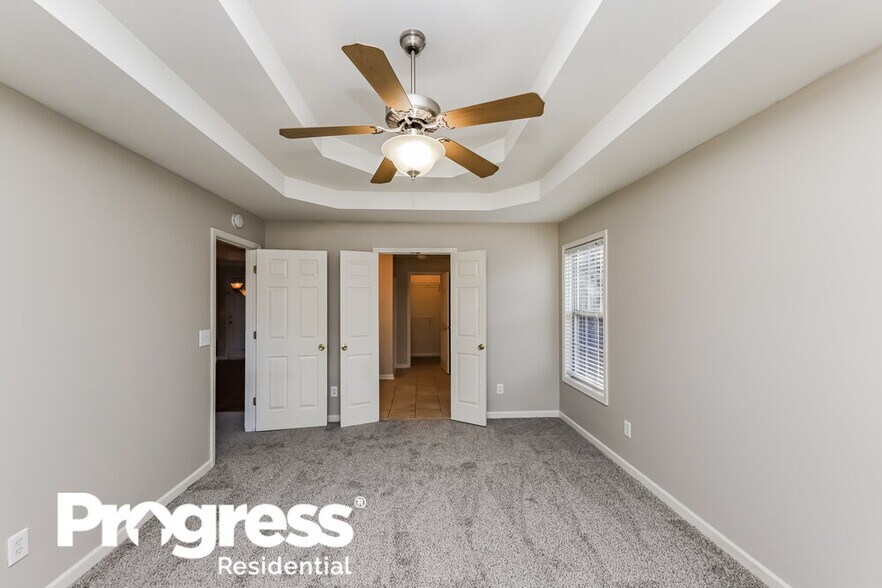 Building Photo - 2622 McGuire Dr