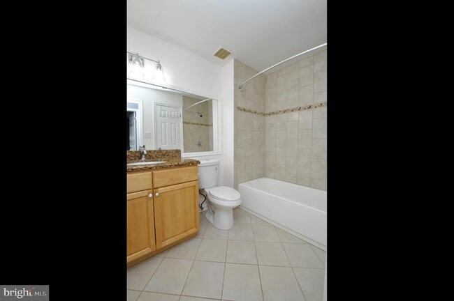 Building Photo - 1806B Ralston Dr