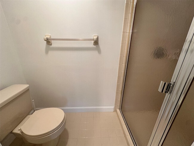 Building Photo - 9633 Riverside Dr