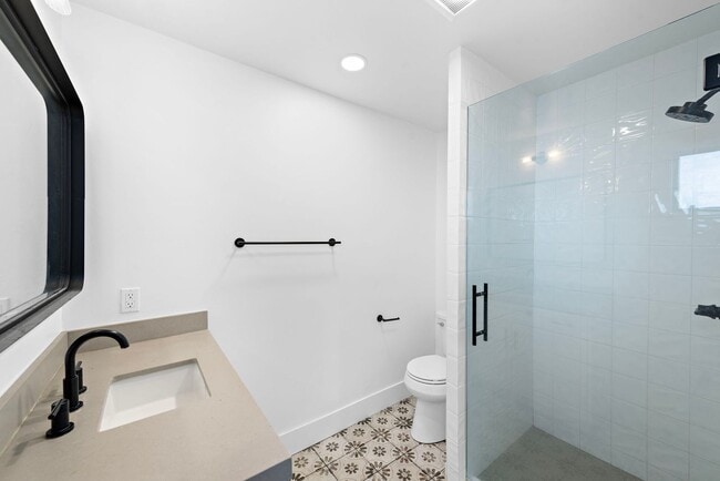 Building Photo - 219 Avenida Santa Barbara