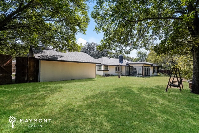 Building Photo - 211 Martin Luther Cir