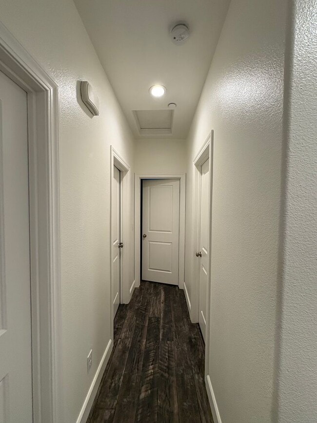 Building Photo - Tulare Home coming soon!