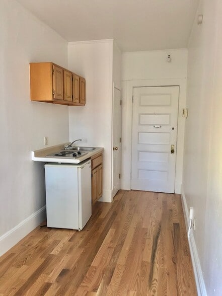 Building Photo - 1079 Beacon St