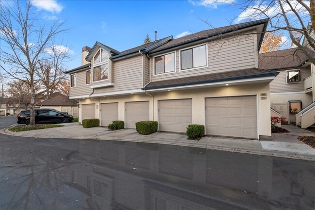 Building Photo - 2-bedroom 2-bathroom condo, located steps from the Boise River Greenbelt