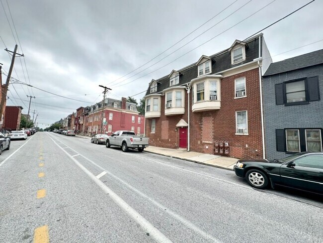 Building Photo - 1 Bedroom, Coin Laundry, Parking-York City SD
