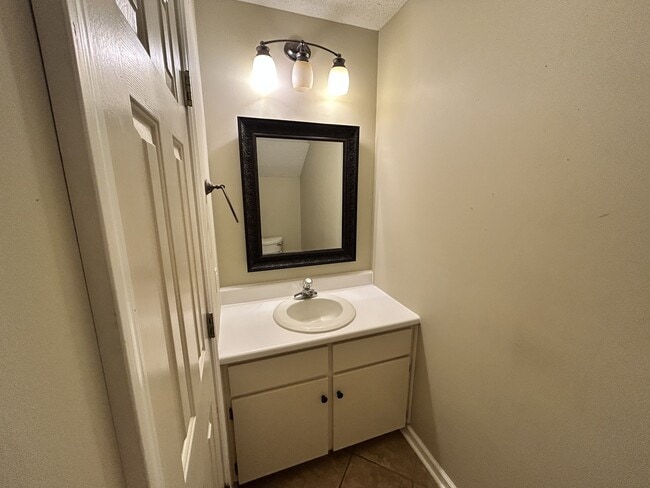 Building Photo - 504 Short St