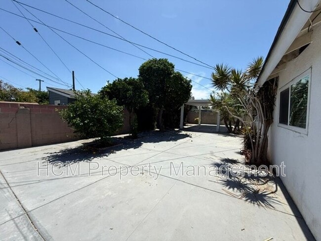 Building Photo - 16402 Birdie Ln