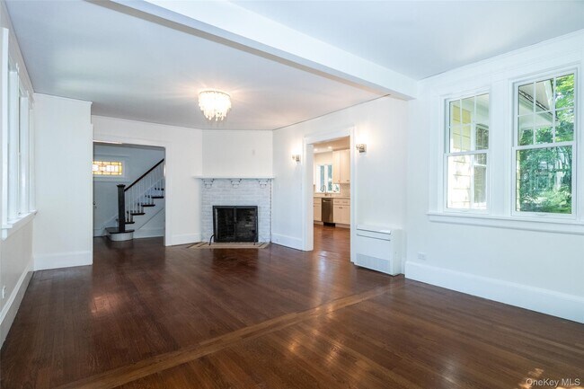 Building Photo - 162 Rockingstone Ave