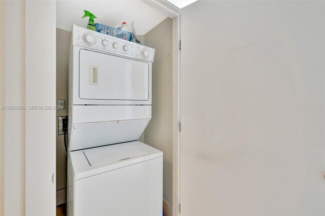 Building Photo - 333 Las Olas Way